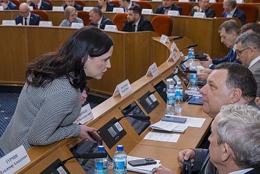 Евгений Солнцев впервые отчитался перед депутатами Заксобрания